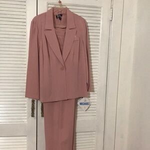 New pink pinstripe pantsuit size 14 wide
